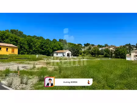 terrain à bâtir de 713 m2