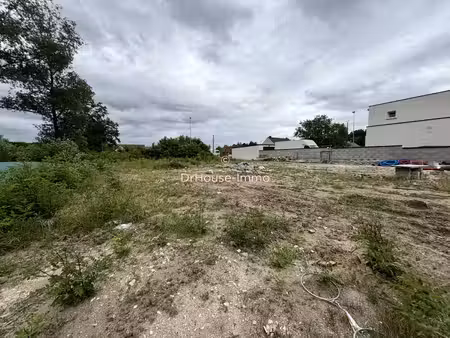 terrain constructible de 788 m²