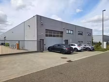 ensemble semi-industriel de 1.775m² avec vaste terrain