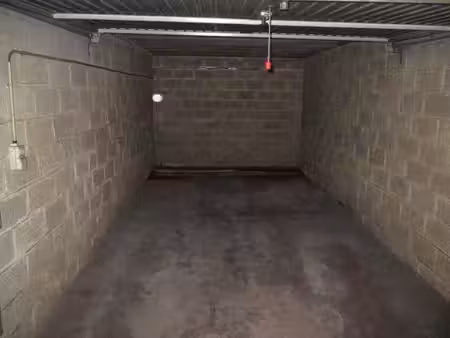 garage box intertieur en sous-sol a louer