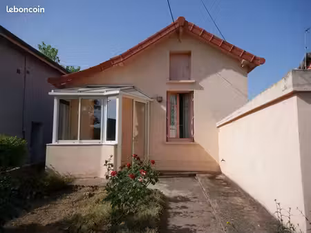 petite maison à rénover avec terrain et garage proche de tout à tournus plain pied