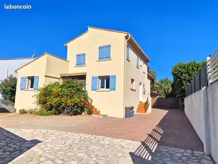 vend villa à le cres comprenant 2 appartements