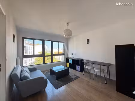 studio 1 pièce 32 m²