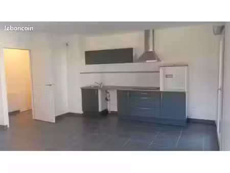 t3 62 m2 avec terrasse 16 m2 et parking
