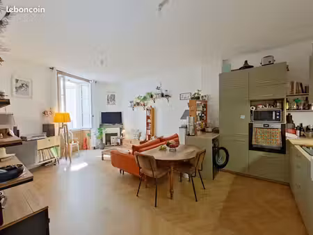 nantes graslin – charmant t2 meublé au calme avec cour arborée et cabanon privatif