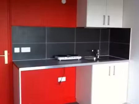 le chesnay studio etage eleve avec balcon