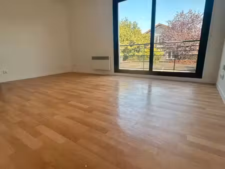 à louer : appartement 2 pièces de 44 m² à villeneuve-saint-georges