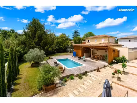 propriété 4 pièces 178 m²