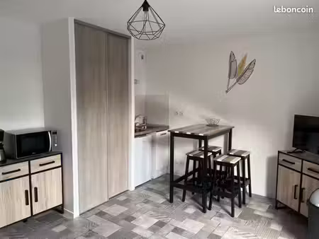 studio meublé avec parking sécurisé