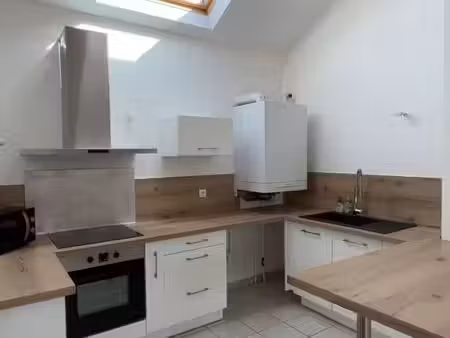 a louer f2 lumineux avec balcon et parking – cosnes-et-romain – proche frontières