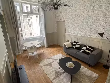 nantes hypercentre – t2 bis meublé rénové de 51 m²  calme et lumineux