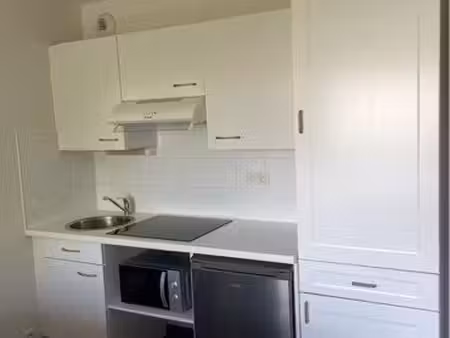 studio meublé avec 1 place de parking privative et balcon