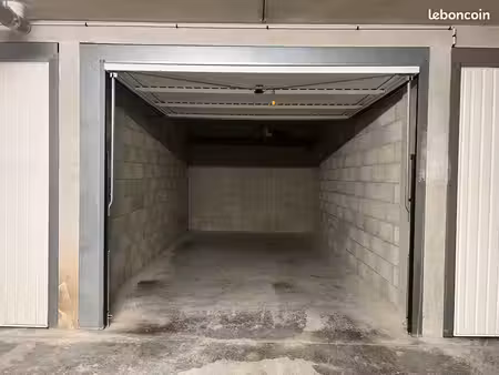 garage type box fermé à louer