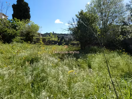 terrain constructible de 1555 m² avec cazot
