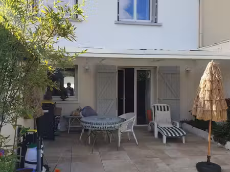 agreable maison de ville dans secteur calme en viager occupe
