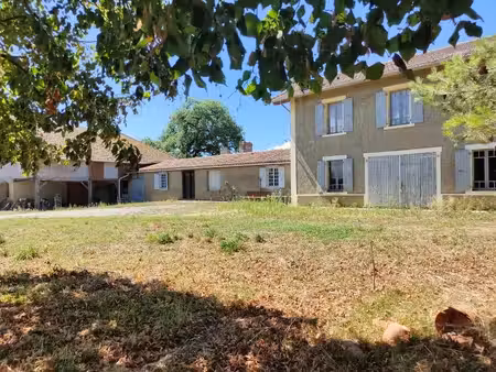maison ancienne  vue dégagée  2 2ha  proche village dynamique