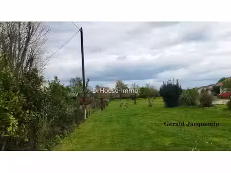 beau terrain constructible de 1771m² à creysse !