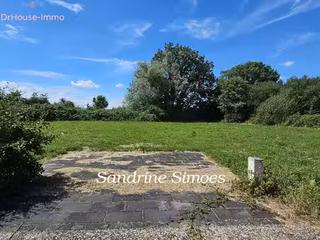 terrain constructible de 808 m2 viabilisé