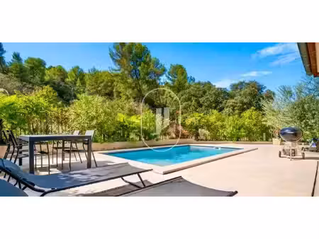 villa avec piscine et terrasse aix-en-provence (13)