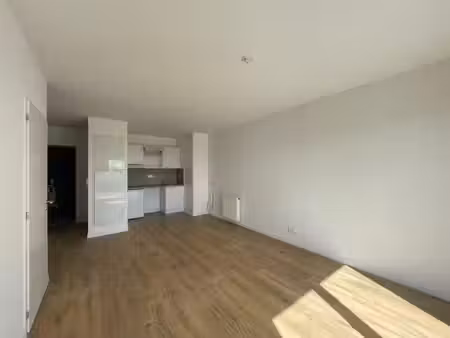 brest port - 8 rue de bassam - appartement t2 récent de 43m² avec balcon et place de parki