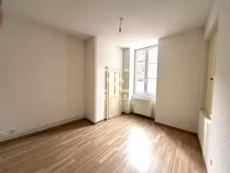 à louer — t2 centre-ville la clayette (46 m²)