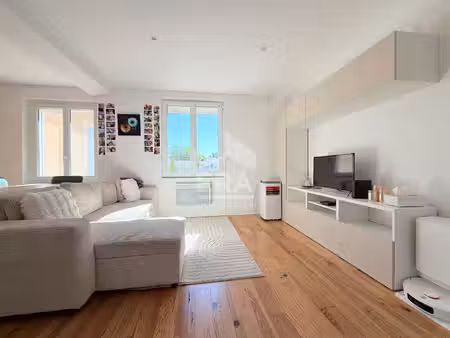 a louer 84120 pertuis centre ville appartement type 3 pièces avec 1 place de stationnement