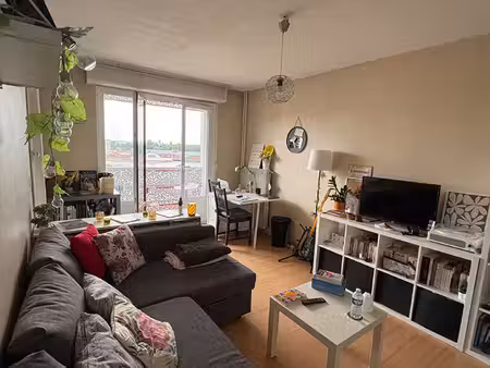 appartement t1 calme à vendre à reims avec balcon et parking