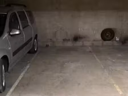 parking en sous-sol - la vallée aux loups