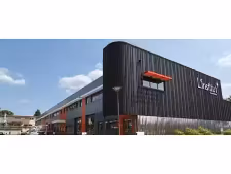 location local d’activités 159m²