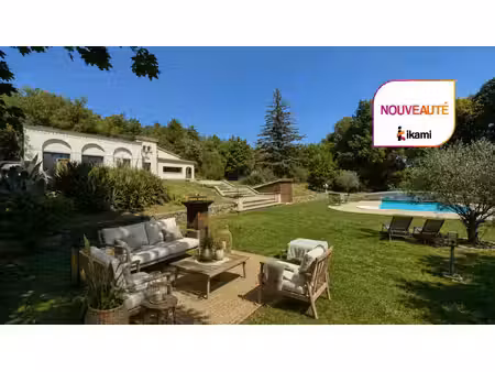 propriété d'exception avec piscine parc de 1 5 hectare