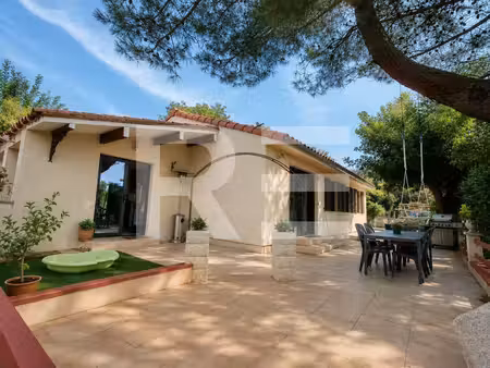 maison de plain pied quatre chambres garage et jardin