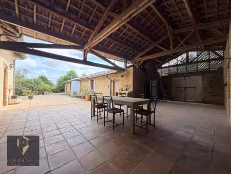 ferme t6 - 1 5 hectare - 211 m2 - dépendances - étang - puit