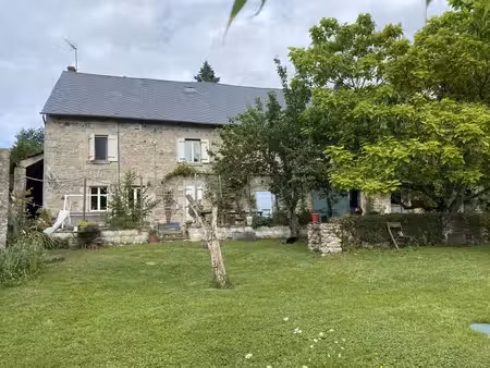 longère en pierre  située sur la commune de st amand le petit. au calme  sans vis-à-vis