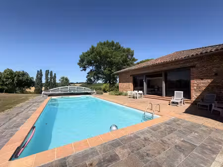propriété de 13 000 m2 avec maison de 200 m2 chai de 70 m2 e