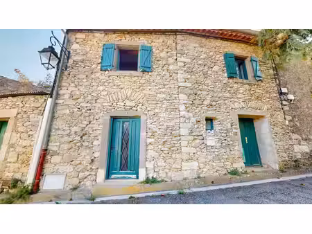 maison en pierre avec terres non attenantes