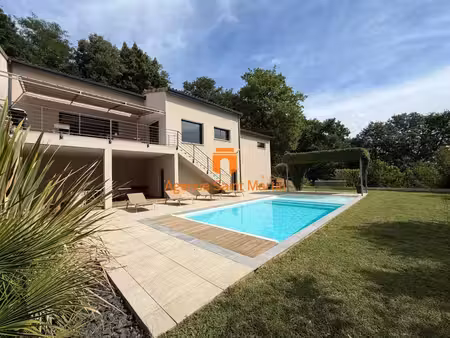 belle villa avec vue dégagée