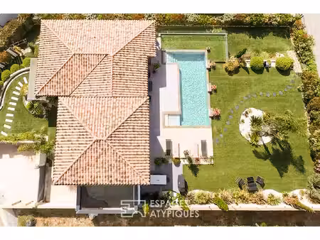 villa d'architecte raffinée avec vue dominante sur la garrigue