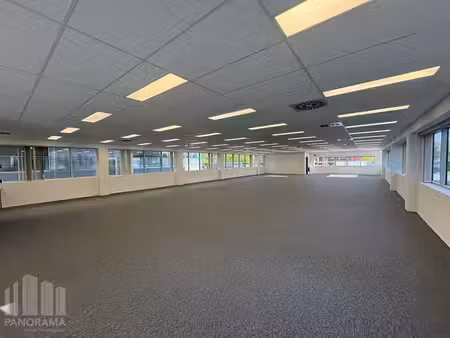 kwalitatief kantoor van 552 m² met uitstekende bereikbaar...