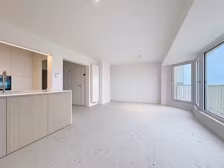 appartement entièrement rénové avec vue frontale sur la mer