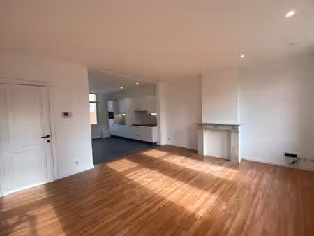 gerenoveerd appartement met 2 slaapkamers