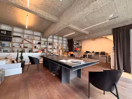 bureau en intérieur d'ilot de +/- 120m² sur deux plateaux