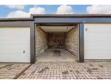 garage disponible immédiatement et rénové
