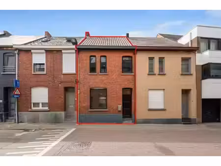 te renoveren starterswoning met 2/3 slaapkamers en tuinjte