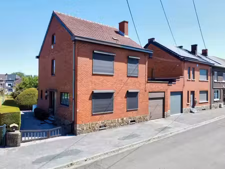 maison 3 façades avec garage et jardin