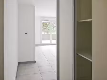 location appartement 3 pièces 58 m² à saint-laurent-du-var (06700)  1 127 €