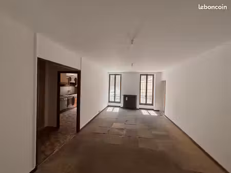 appartement t3 à rénover place castellane