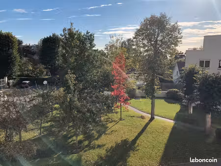 f2 meublé en duplex avec ascenseur et parking
