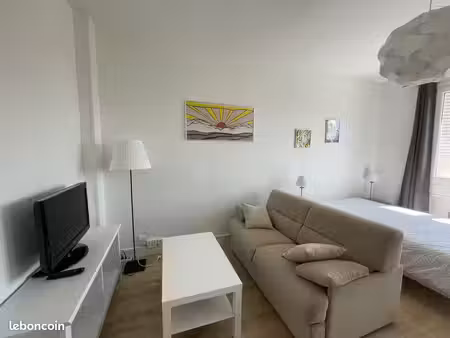 loue f2 rénové proche caserne de bonne