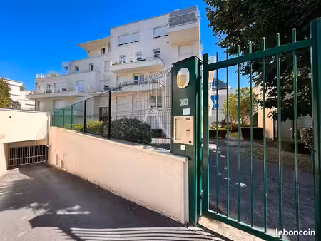 parking/box 13 m² reims