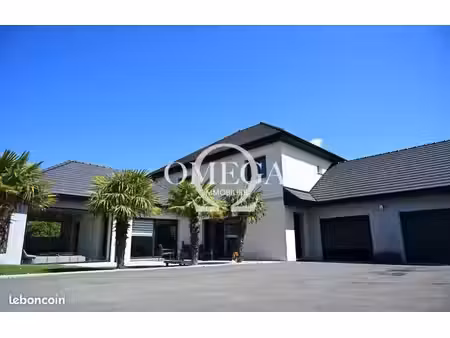 maison 6 pièces 205 m²